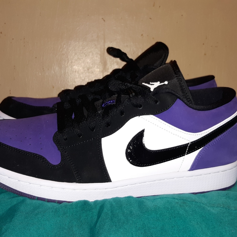Air jordan lows purple